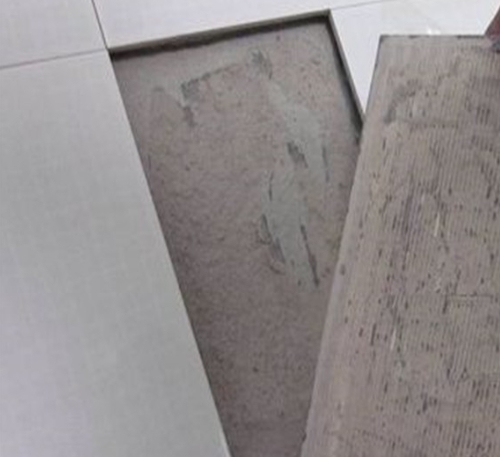 黄石瓷砖空鼓维修公司分享瓷砖铺贴时如果打浆（即涂抹在瓷砖背面和基层上的砂浆或瓷砖胶）过少，会带来以下问题